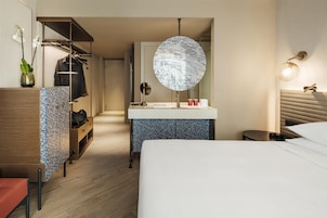 Room, 1 King Bed | Egyptian cotton sheets, premium bedding, Tempur-Pedic beds, minibar