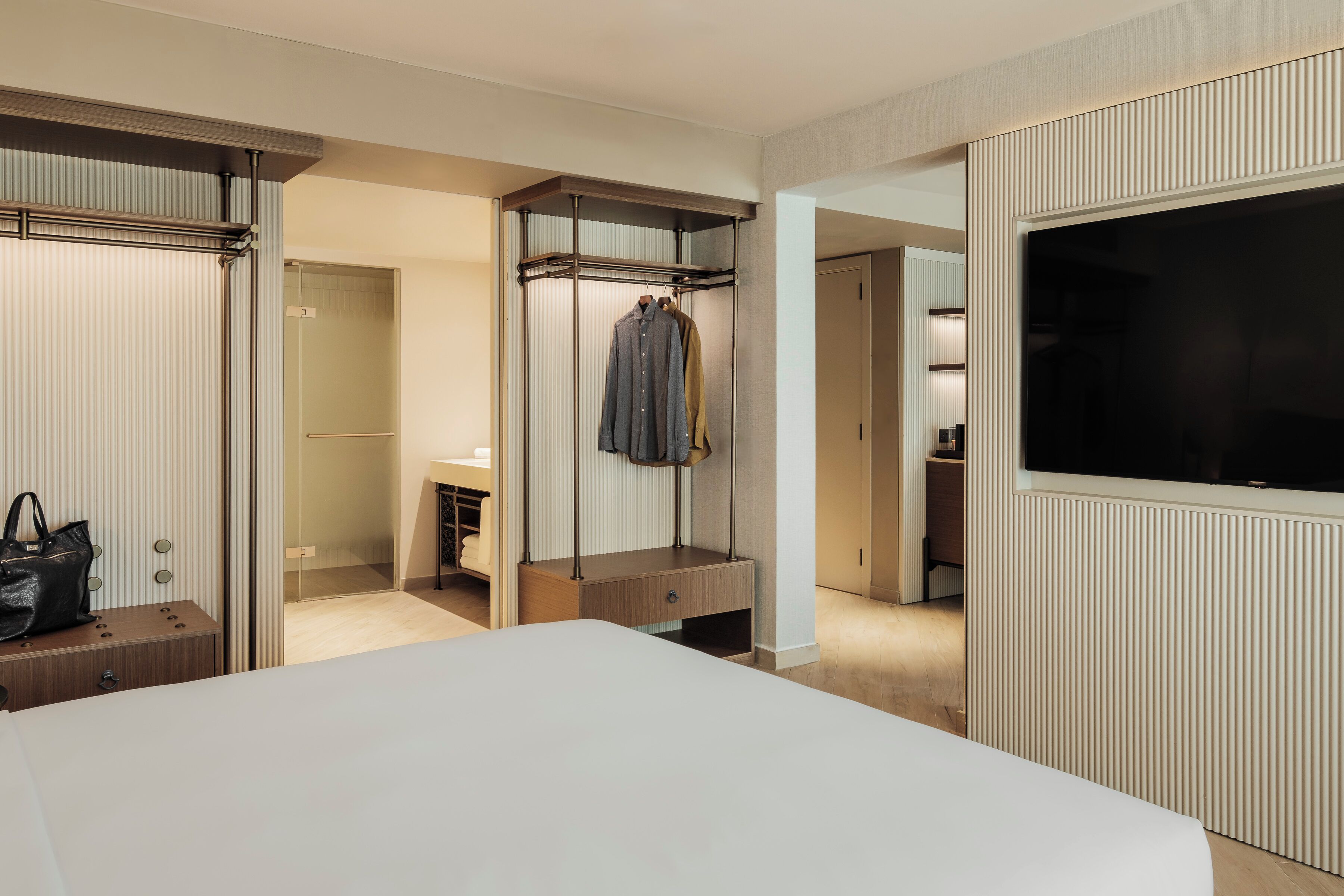 Room, 1 King Bed (High Floor) | Egyptian cotton sheets, premium bedding, Tempur-Pedic beds, minibar