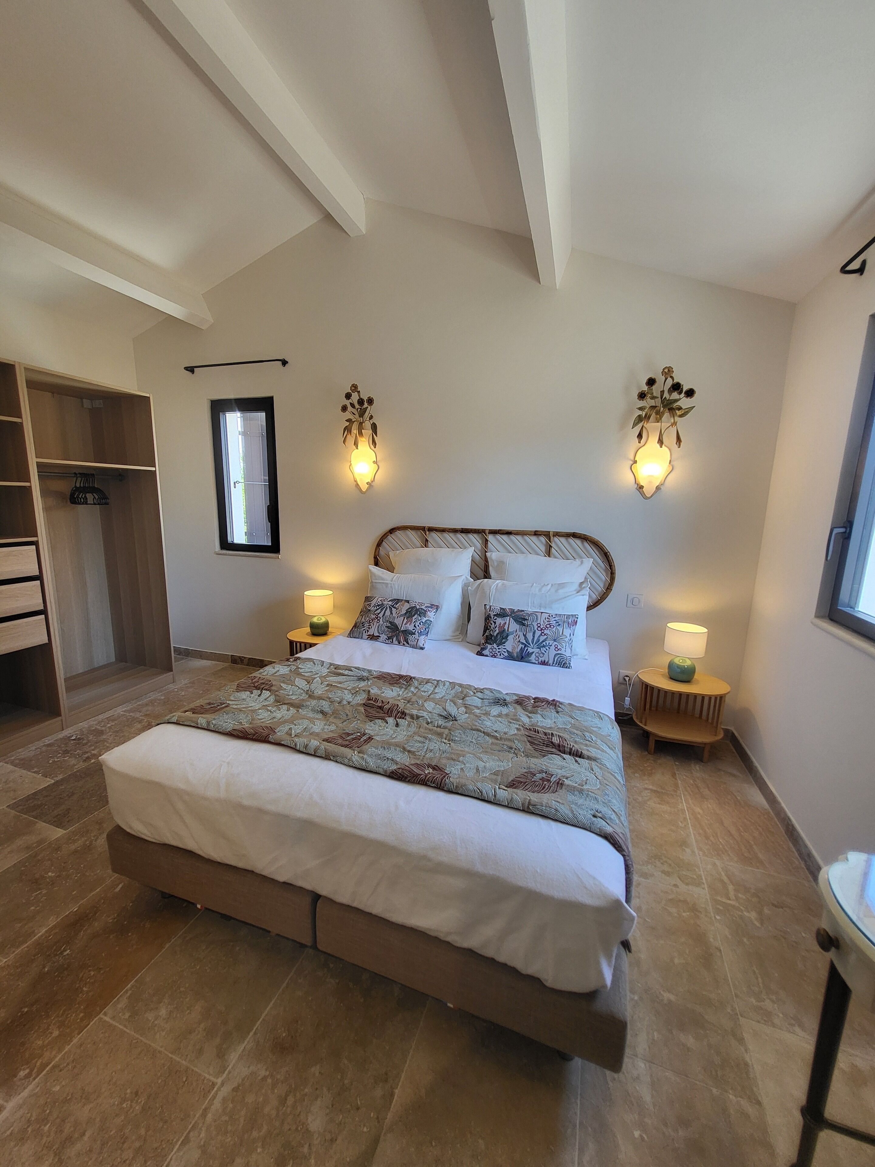 2 chambres, fer et planche à repasser, Wi-Fi gratuit, draps fournis