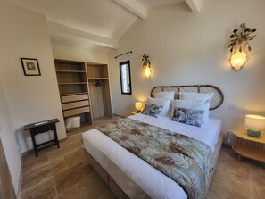 2 chambres, fer et planche à repasser, Wi-Fi gratuit, draps fournis