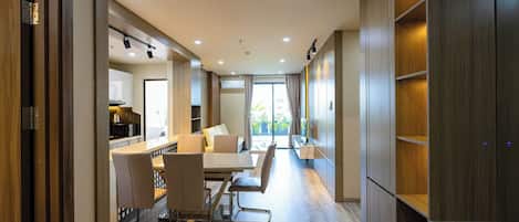 Deluxe Apartment, 1 Bedroom, Kitchen, City View | Interior