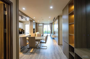 Apartamento Deluxe, 1 habitación, cocina, vistas a la ciudad | Interior