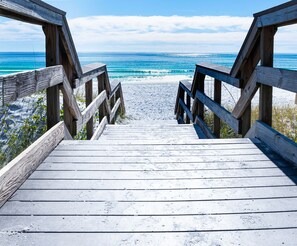 Una spiaggia nelle vicinanze