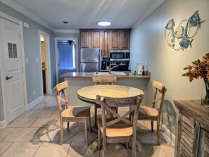 Dining - New Southern Breeze #6 Pet Friendly- Free Daily Activities Included! (Pensacola)