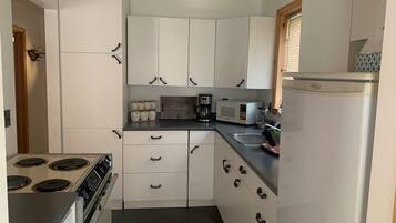 Frigorífic, microones, forn i placa de cuina