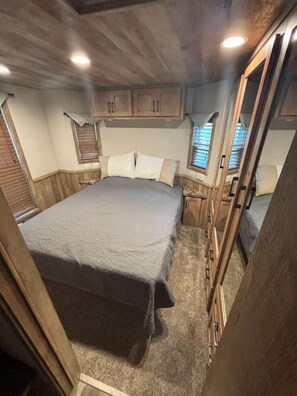 2 bedrooms, bed sheets