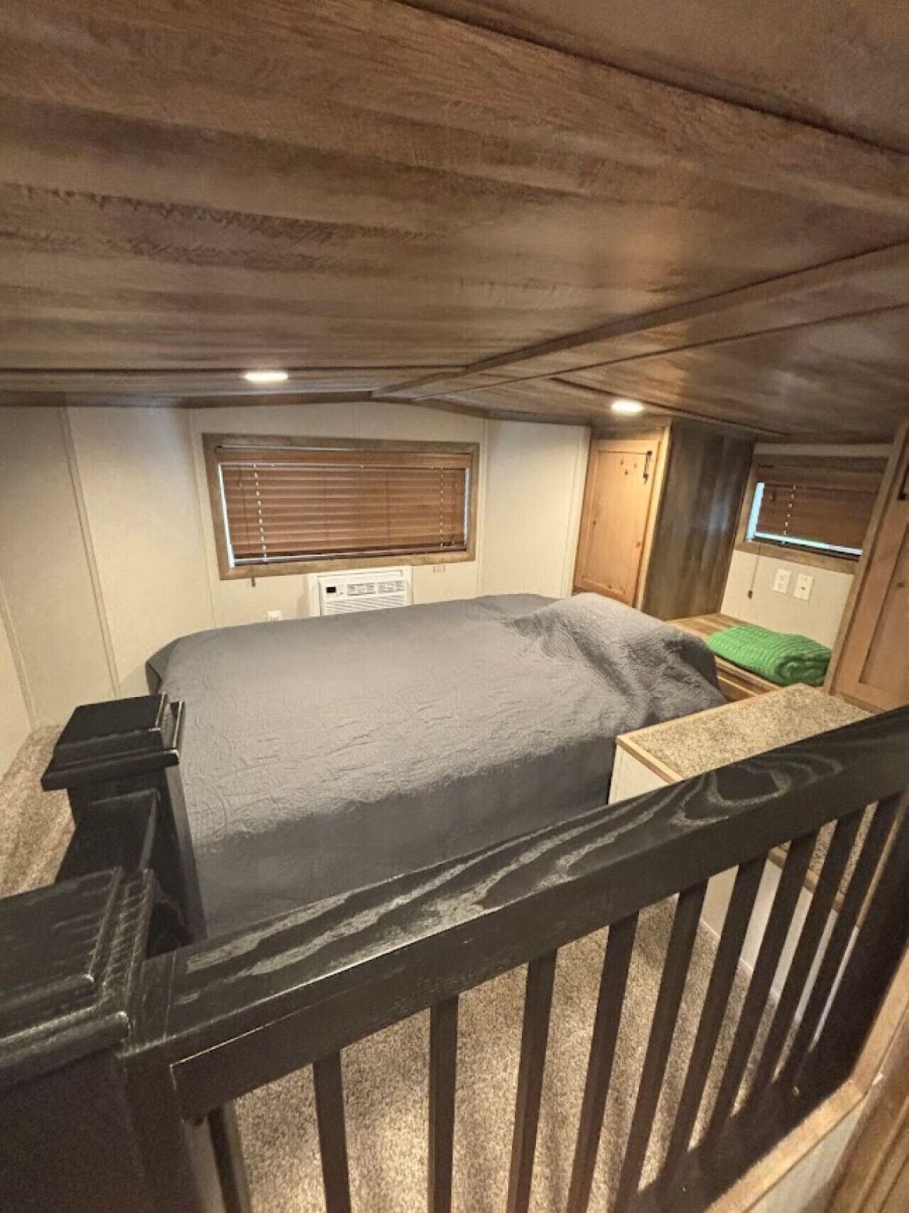 2   室のベッドルーム、ベッドシーツ