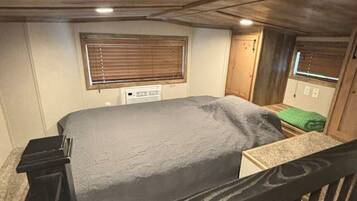 2 bedrooms, bed sheets