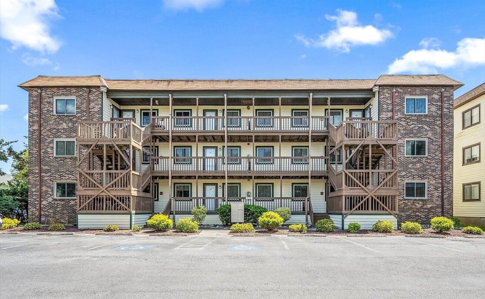 2 Bedroom Condo In Lost Colony!