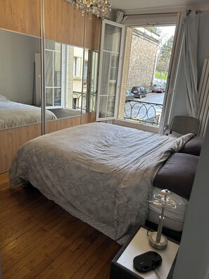 3 slaapkamers, een strijkplank/strijkijzer, wifi, beddengoed