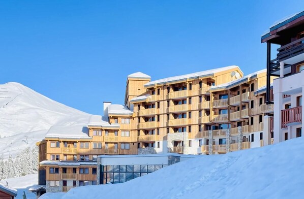 Exterior - Ski-in/ski-out & foot of the slopes, 4th floor, swimming pool, hammam, balcony, fireplace or stove (La Plagne)