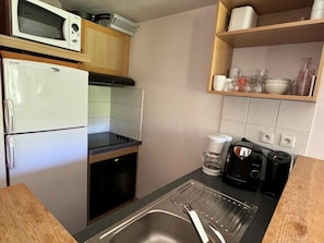 Fridge, microwave, oven, dishwasher - Ski-in/ski-out & foot of the slopes, 5th floor, view ski slopes, swimming pool, balcony, tv (La Plagne)