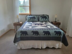 3 bedrooms, iron/ironing board, WiFi, bed sheets