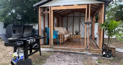 Luxury Family size house, 9 miles away from siesta key, with pool