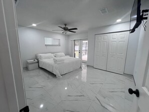 4 bedrooms, iron/ironing board, free WiFi, bed sheets