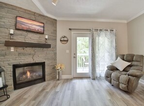 Smart TV, fireplace