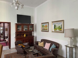 Smart TV, DVD player, books, computer monitors