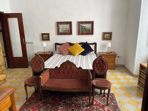 2 quartos, escrivaninha, ferros/tábuas de passar roupa, Wi-Fi