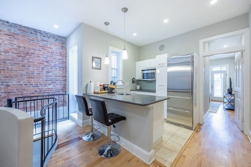 Capitol Retreat: Metro & Entertainment by Doorstep