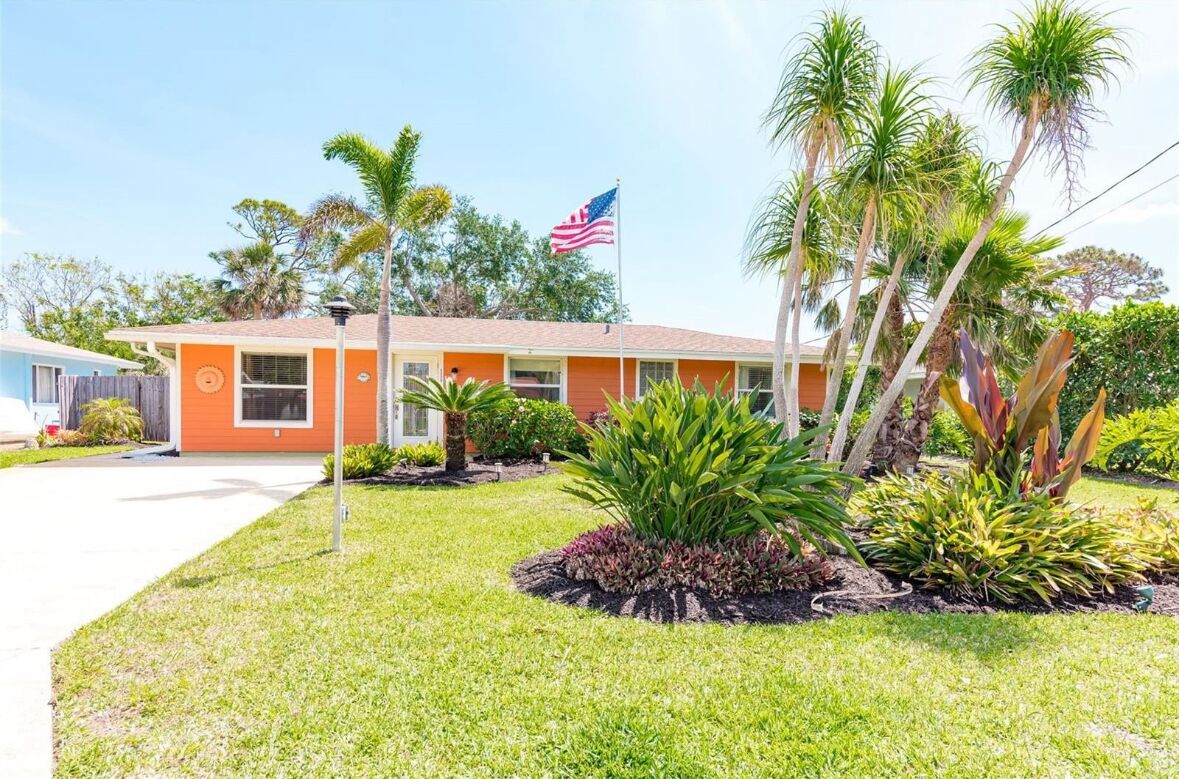 A short Walk to Venice Beach! Family-Friendly house with private pool!