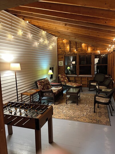 Family friendly serene house close to beaches, sleeps 8, lot off street parking 