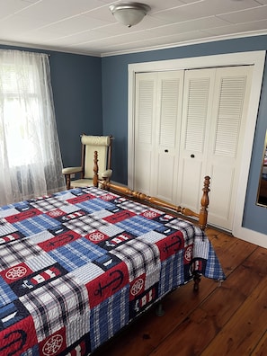 3 chambres, fer et planche à repasser, lit parapluie, Wi-Fi gratuit