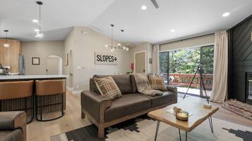 Smart TV, fireplace, computer monitors