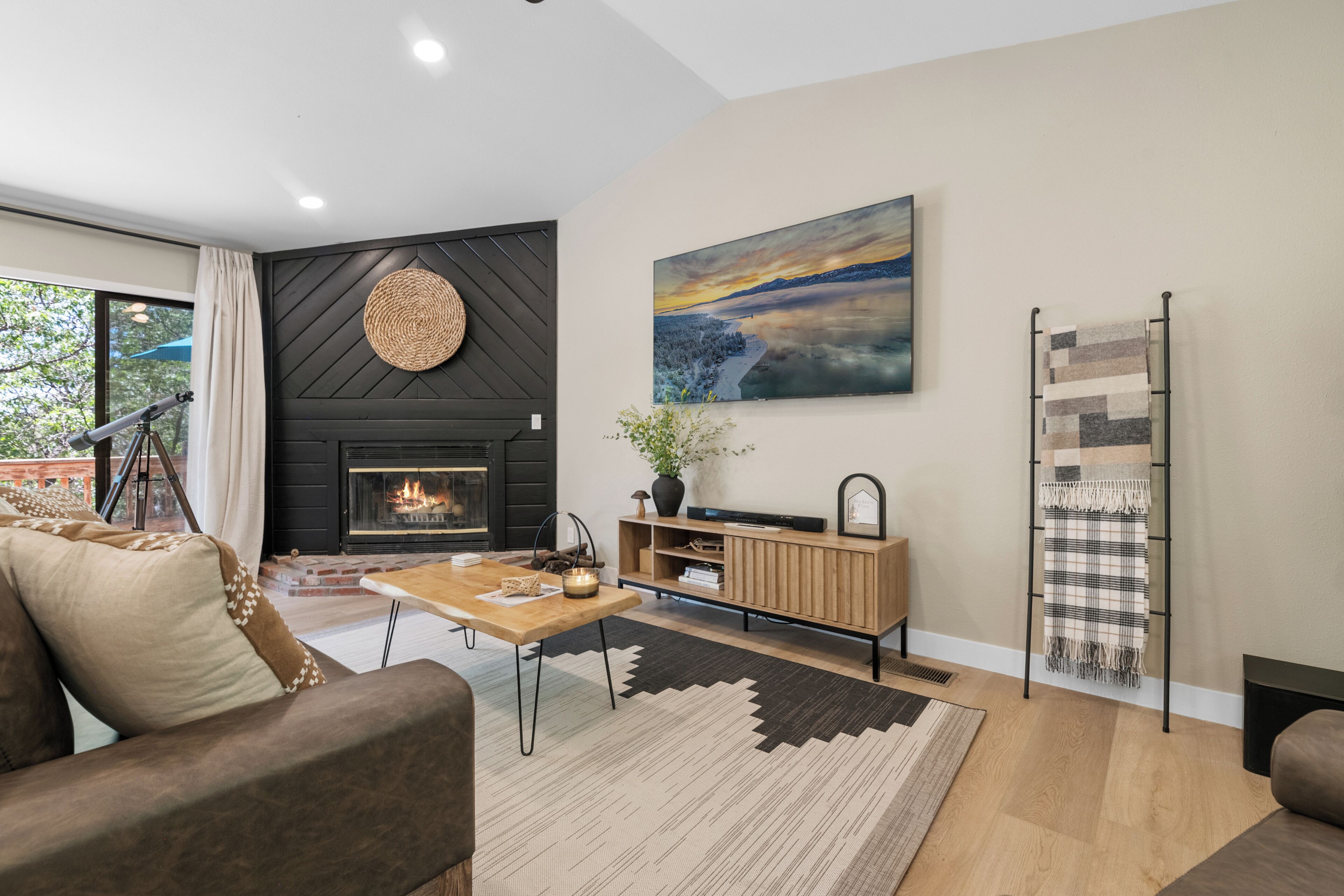 Smart TV, fireplace, computer monitors