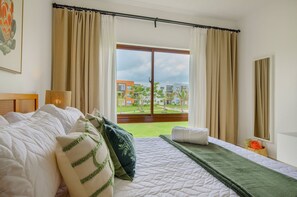 3 bedrooms, iron/ironing board, internet, bed sheets