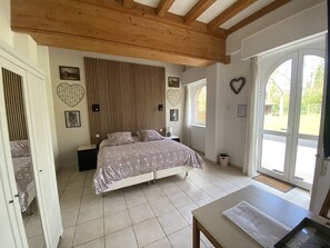 Double or Twin Room, Garden View | Free WiFi - Aux Ecuries du Château  (Contremoulins)