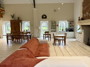 Property grounds - Aux Ecuries du Château  (Contremoulins)