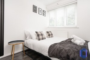 3 bedrooms, desk, iron/ironing board, travel cot