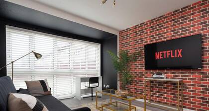 Haven Noir by CEFAS - Pool Table - City & Man Utd