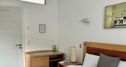 Dreierzimmer mit queensize Bett