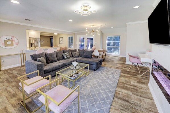 Smart TV - That Pink House (Houston)