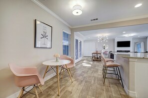 Dining - That Pink House (Houston)