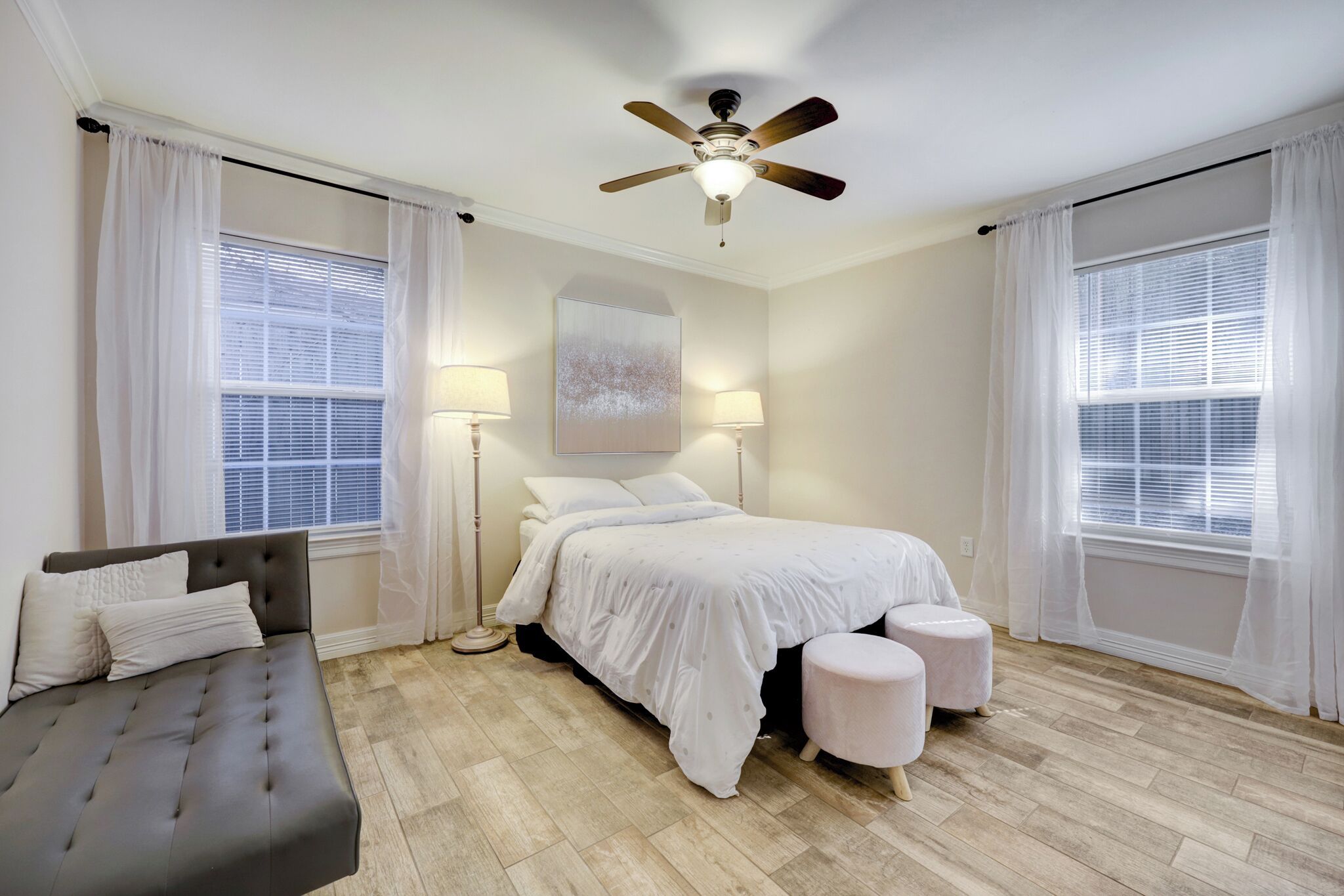 4 Schlafzimmer, Schreibtisch, Bügeleisen/Bügelbrett, WLAN