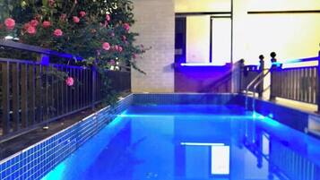 Kolam renang outdoor