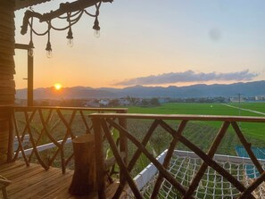 Hypo-allergenic bedding, in-room safe, blackout curtains - A Thia Homestay (Dien Bien Phu)