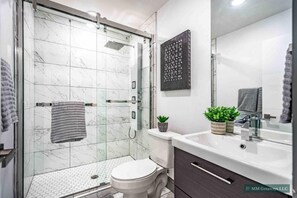 石鹸、トイレットペーパー