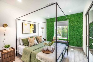 1 bedroom, WiFi, bed sheets - Greenscape Beauty! (Dallas)