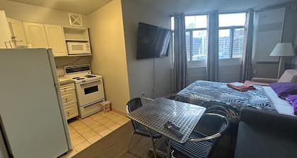 Furnished bachelor studio near Dundas/College Station, Toronto Metropolitan Uni.