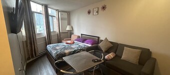 Furnished bachelor studio near Dundas/College Station, Toronto Metropolitan Uni.