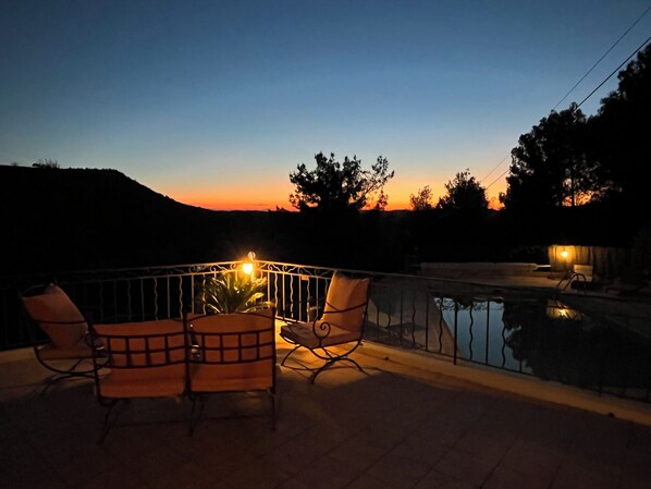 Terrace/patio - Luxus-hideaway für 7 Pers mit Privatpool und Traumblick im Herzen der Provence (Ventabren)