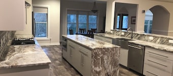 Private beach. Amazing Chesapeake Bay views. Luxury Home near major attractions