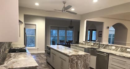 Private beach. Amazing Chesapeake Bay views. Luxury Home near major attractions