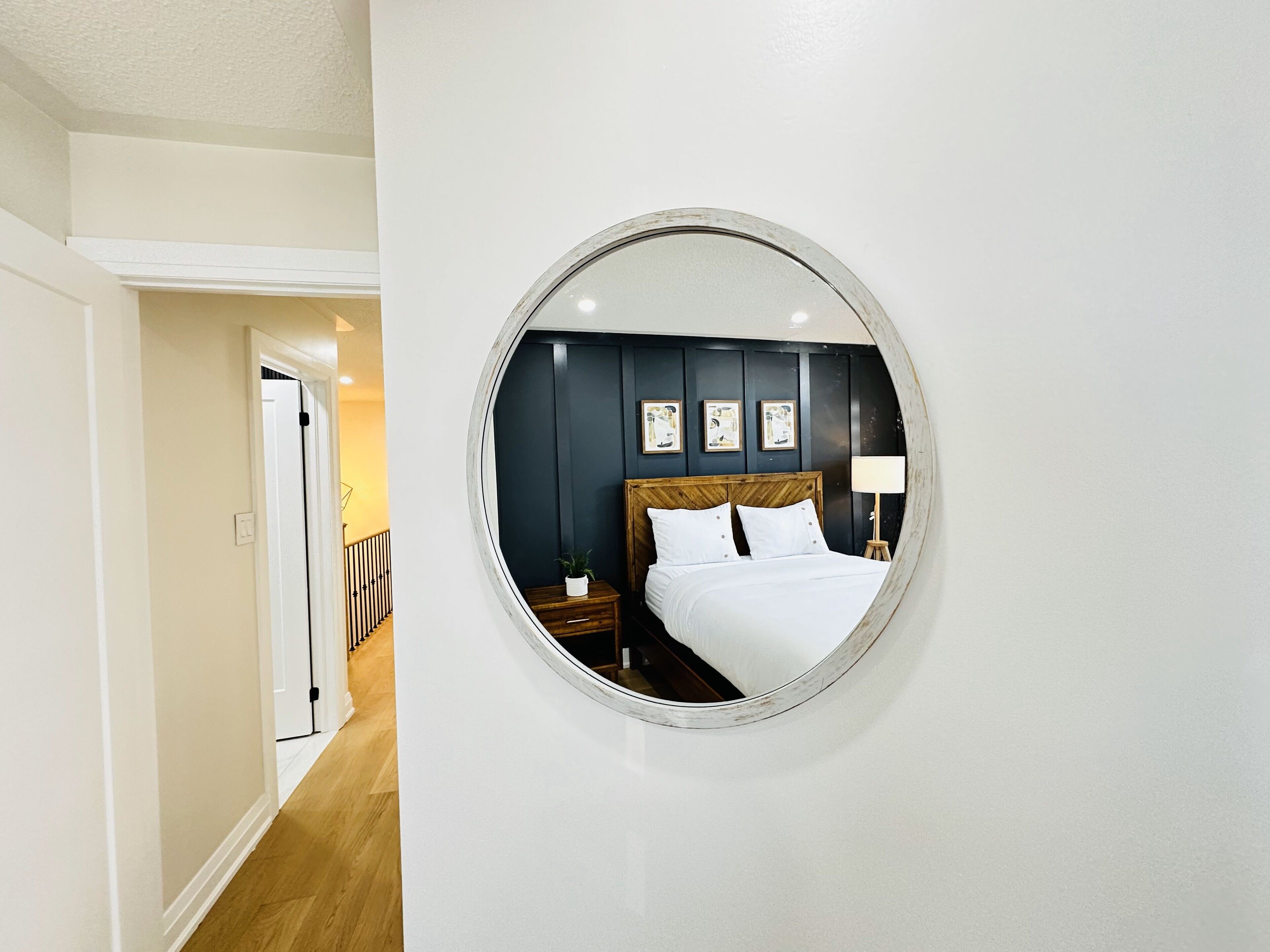 4 chambres, coffres-forts dans les chambres, bureau