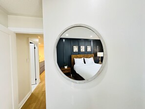 4 Schlafzimmer, Zimmersafe, Schreibtisch, Bügeleisen/Bügelbrett