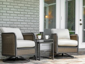 Terrace/patio - Lake Front! Spacious Home w/heated pool & kayaks (Lake Wales)