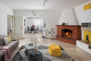 Smart TV, fireplace - Romantic villa with istrian tavern (Labin)